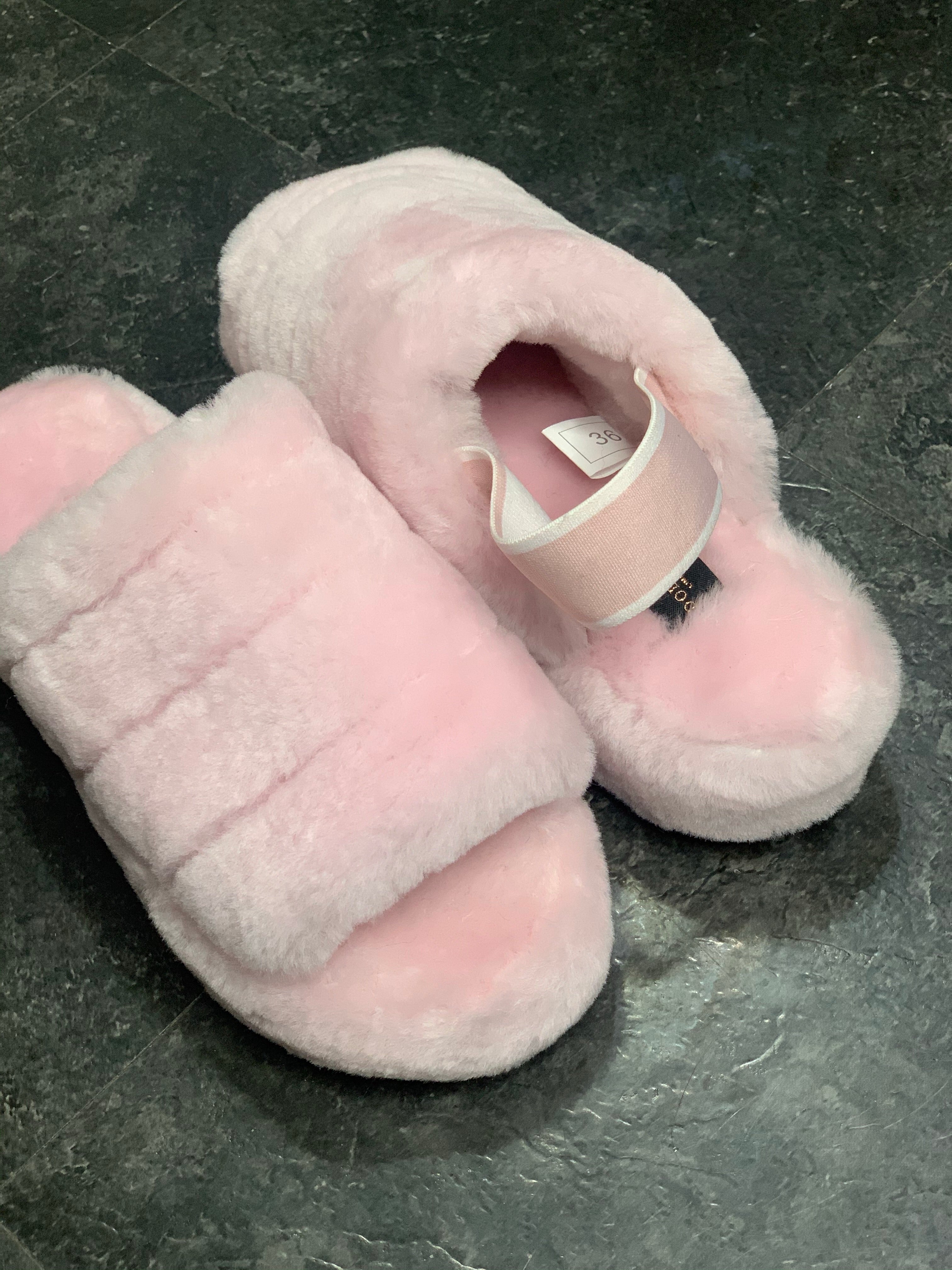 Petal Comfy slides
